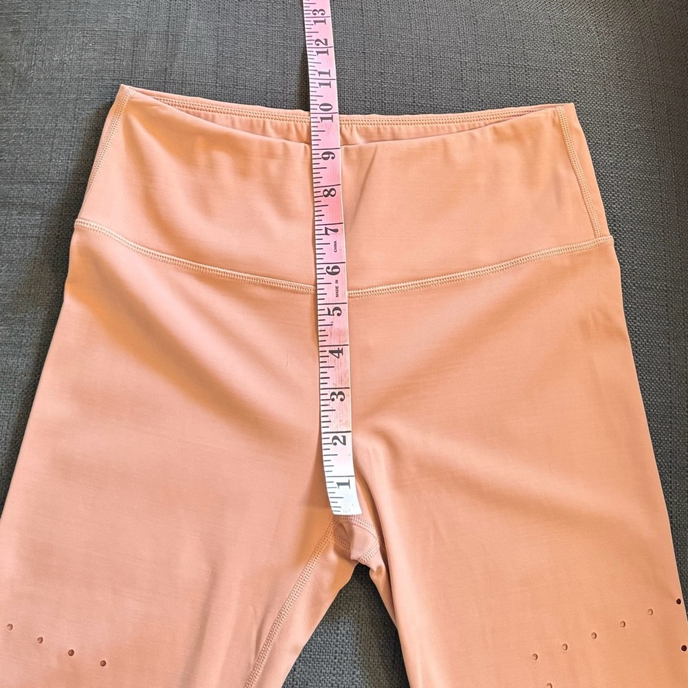 Varley ‘Boden’ Laser Cut Leggings in ‘Cameo’ Peach Pink Size Small - Picture 12 of 16